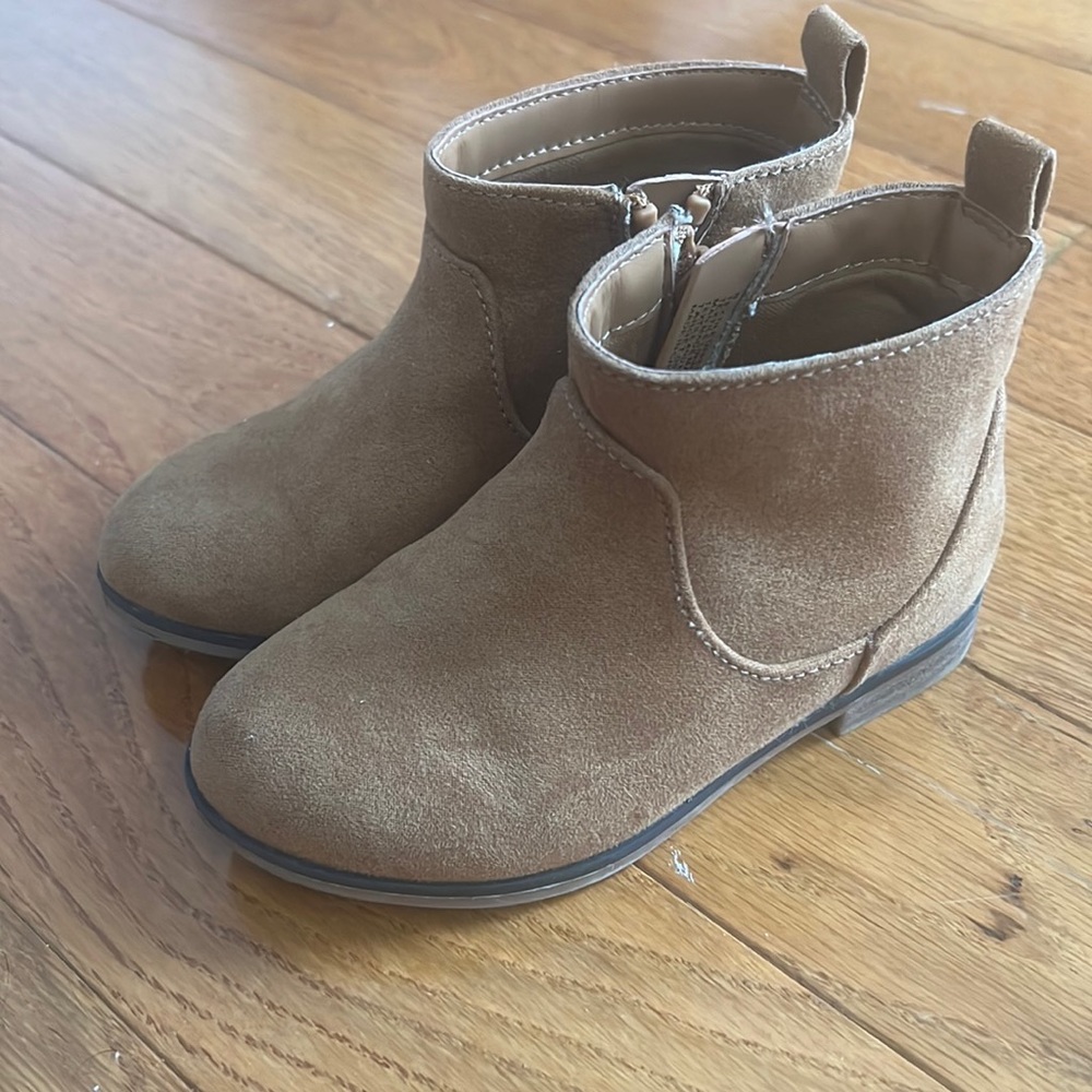 Cat and Jack size 8 girl boots